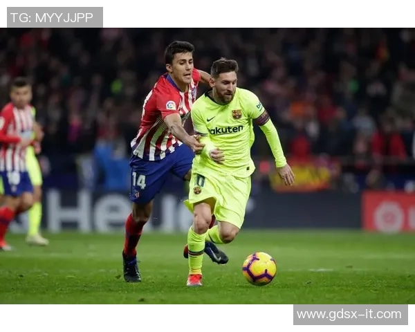 2018年足球明星盘点：梅西C罗萨拉赫等顶级球员风采与突破