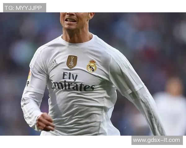 C罗经典造型大集合 展现足球巨星的不同魅力与风采 C罗经典造型大集合 展现足球巨星的不同魅力与风采