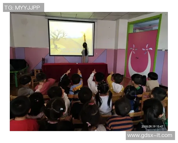 《探索足球巨星的辉煌旅程与传奇瞬间：球场英雄的成长与成就》