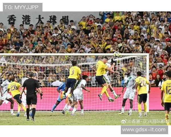 三大足球巨星荣获年度最佳奖项精彩领奖时刻视频集锦 三大足球巨星荣获年度最佳奖项精彩领奖时刻视频集锦