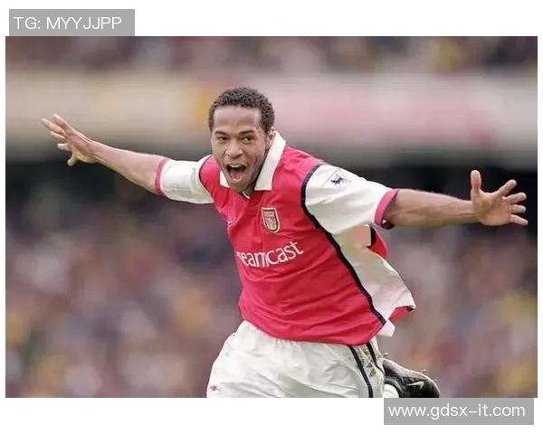 亨利:从天才少年到足球传奇的辉煌历程与影响力解析 亨利:从天才少年到足球传奇的辉煌历程与影响力解析