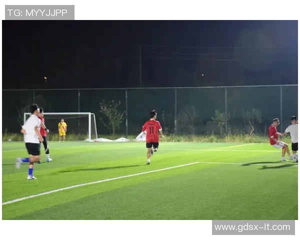 球星对决：足球场上的荣耀与挑战展现球员实力的巅峰时刻