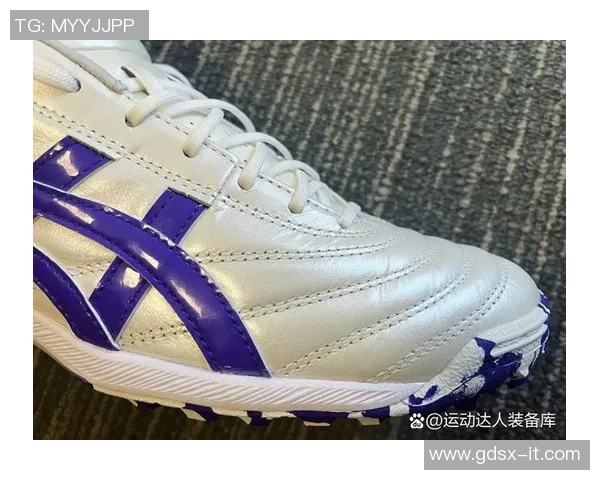 球星穿袋鼠皮足球鞋展示卓越技术与舒适感完美融合